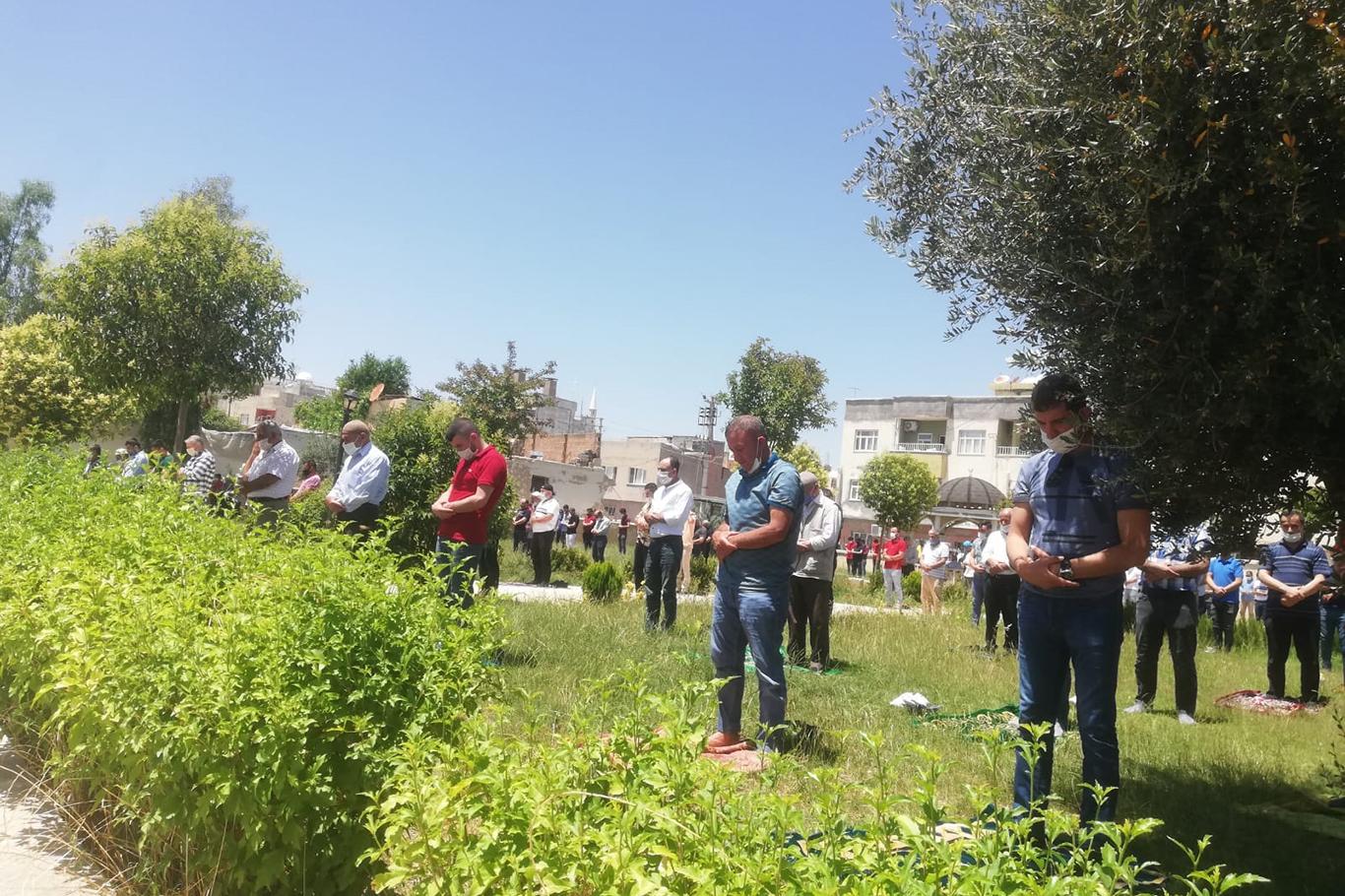 Nusaybinli vatandaşlar aylar sonra cemaatle namaz kıldı